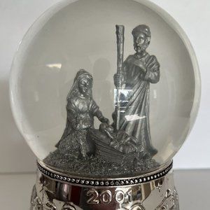 Wallace Silversmiths 2001 Snow Globe Musical Nativity Scene Town of Bethlehem